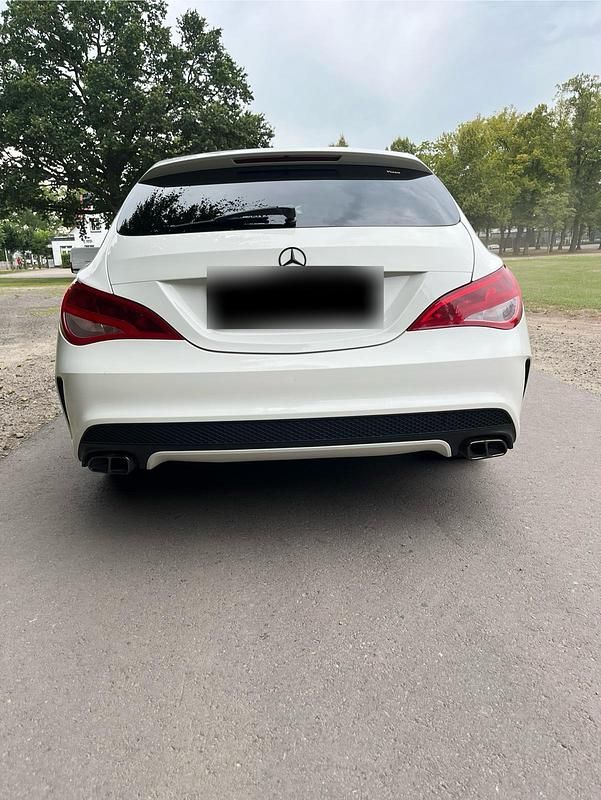 Gebraucht Mercedes CLA250 211 PS (155 kW) 2015 Weiß Limousine