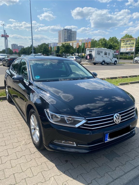 Schwarz Gebraucht 2018 VW Passat Comfortline Limousine | 15.000 € - Bild 1/4