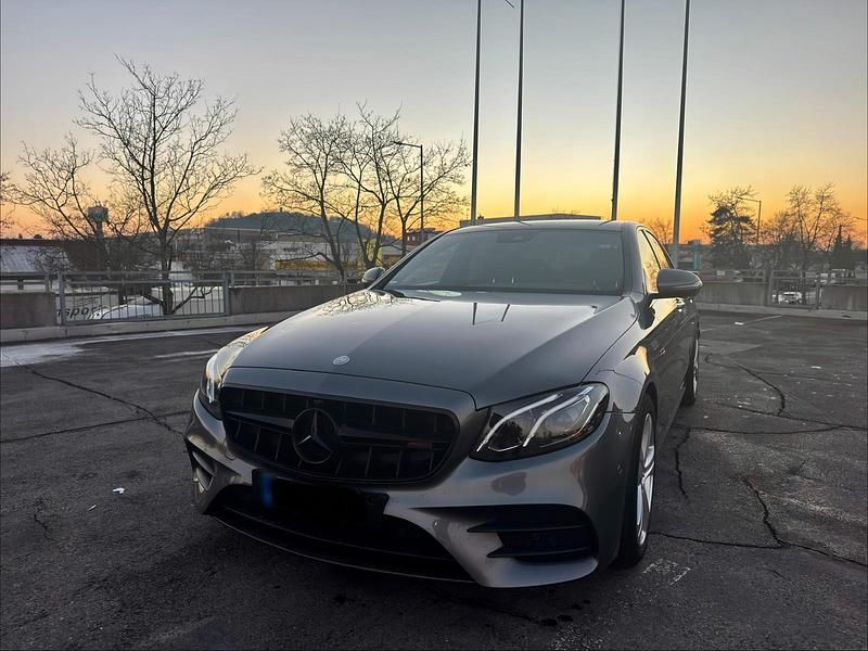 Gebraucht Mercedes E400 AMG line 333 PS (244 kW) 2017 Grau Limousine