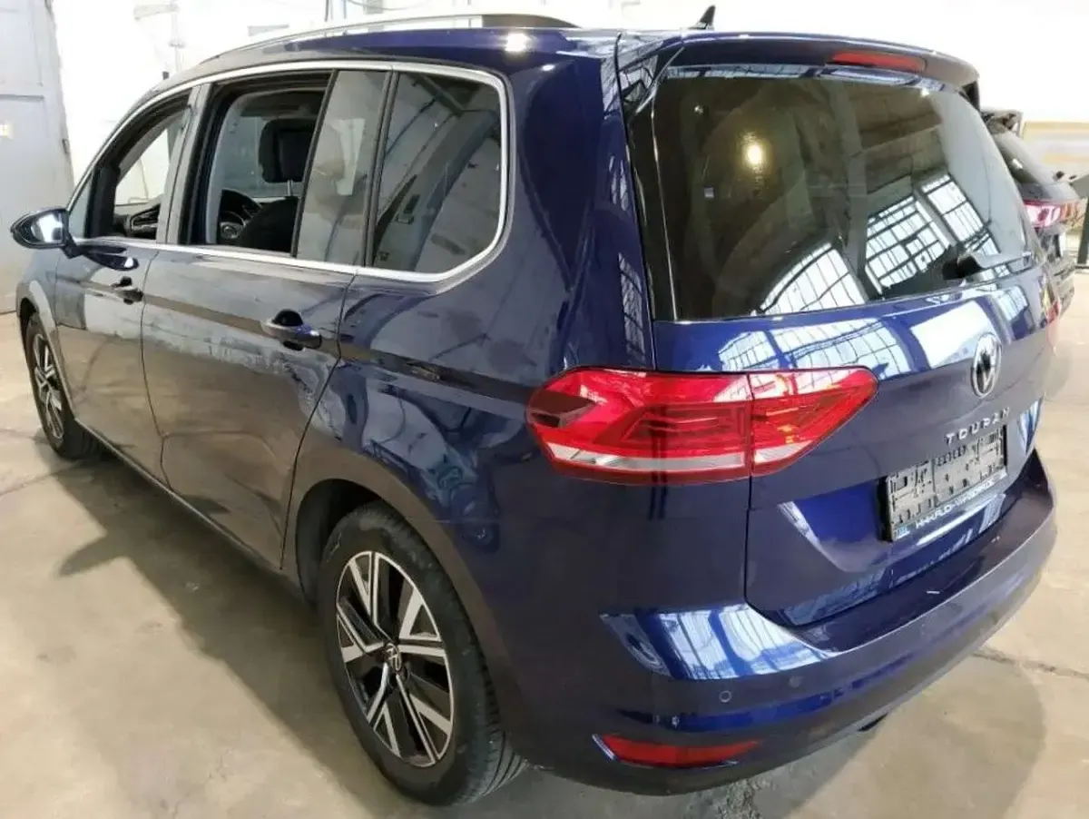 Gebraucht VW Touran Highline 150 PS (110 kW) 2022 Blau Van / Kleinbus