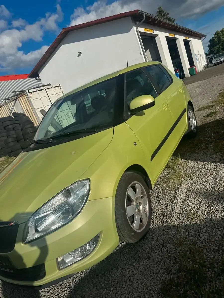 Gebraucht Skoda Fabia 85 PS (62 kW) 2013 Grün Limousine