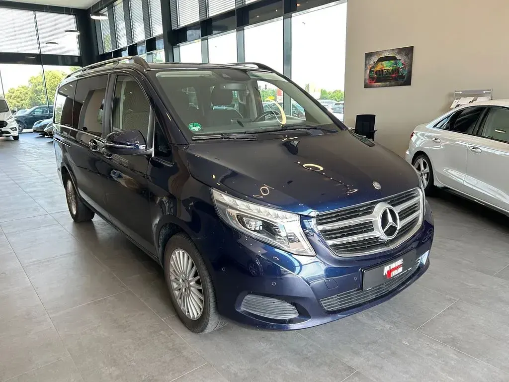 Gebraucht Mercedes V220 Edition 163 PS (119 kW) 2017 Blau Van / Kleinbus