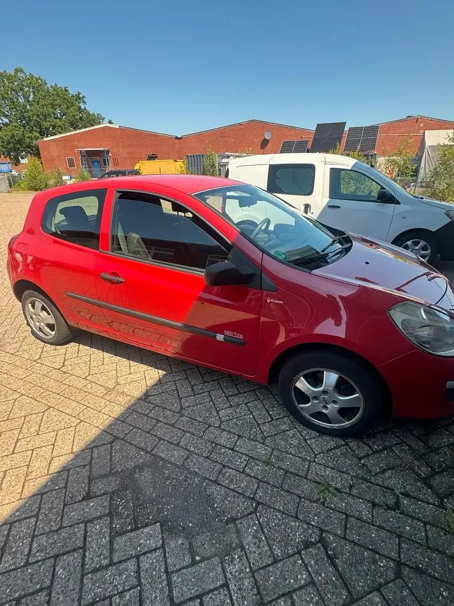 Gebraucht Renault Clio 75 PS (55 kW) 2005 Rot Kleinwagen