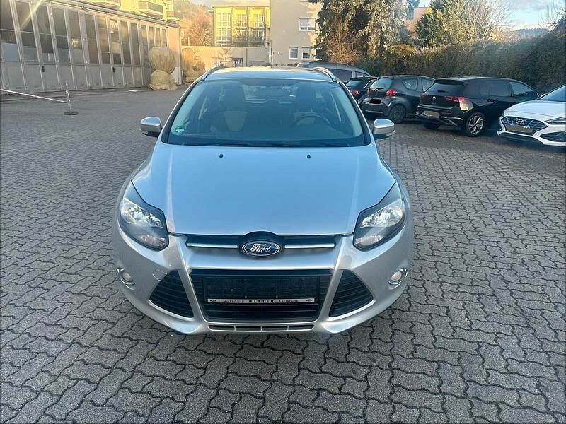 Gebraucht Ford Focus Trend 125 PS (91 kW) 2012 Grau Kombi