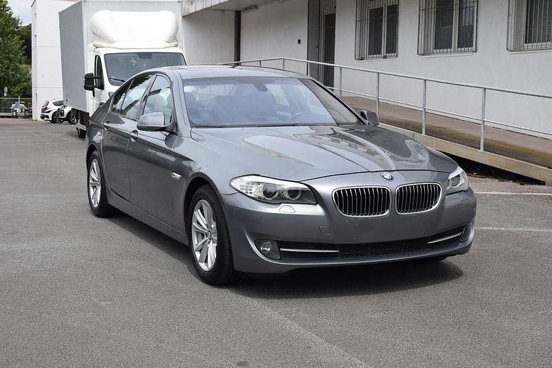 Grau Gebraucht 2010 BMW 525 Limousine | 5.199 € (Superpreis) - Bild 1/4