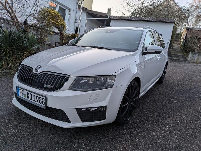 Weiß Gebraucht 2013 Skoda Octavia vRS Kombi | 14.490 € (Fairer Preis) - Bild 1/4