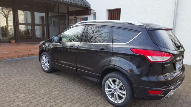 Gebraucht Ford Kuga Individual 204 PS (150 kW) 2015 Schwarz metallic SUV