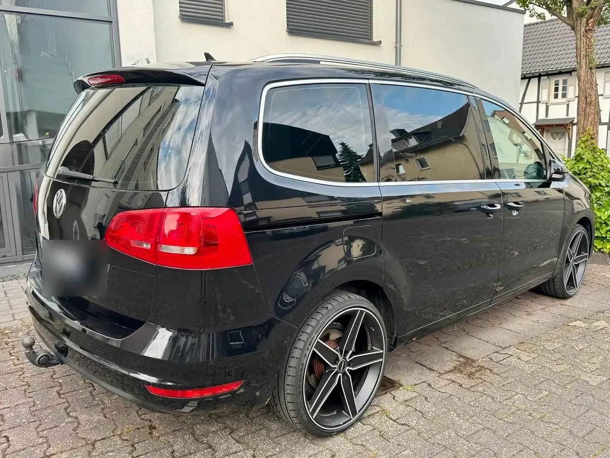 Gebraucht VW Sharan 177 PS (130 kW) 2013 Schwarz Van / Kleinbus