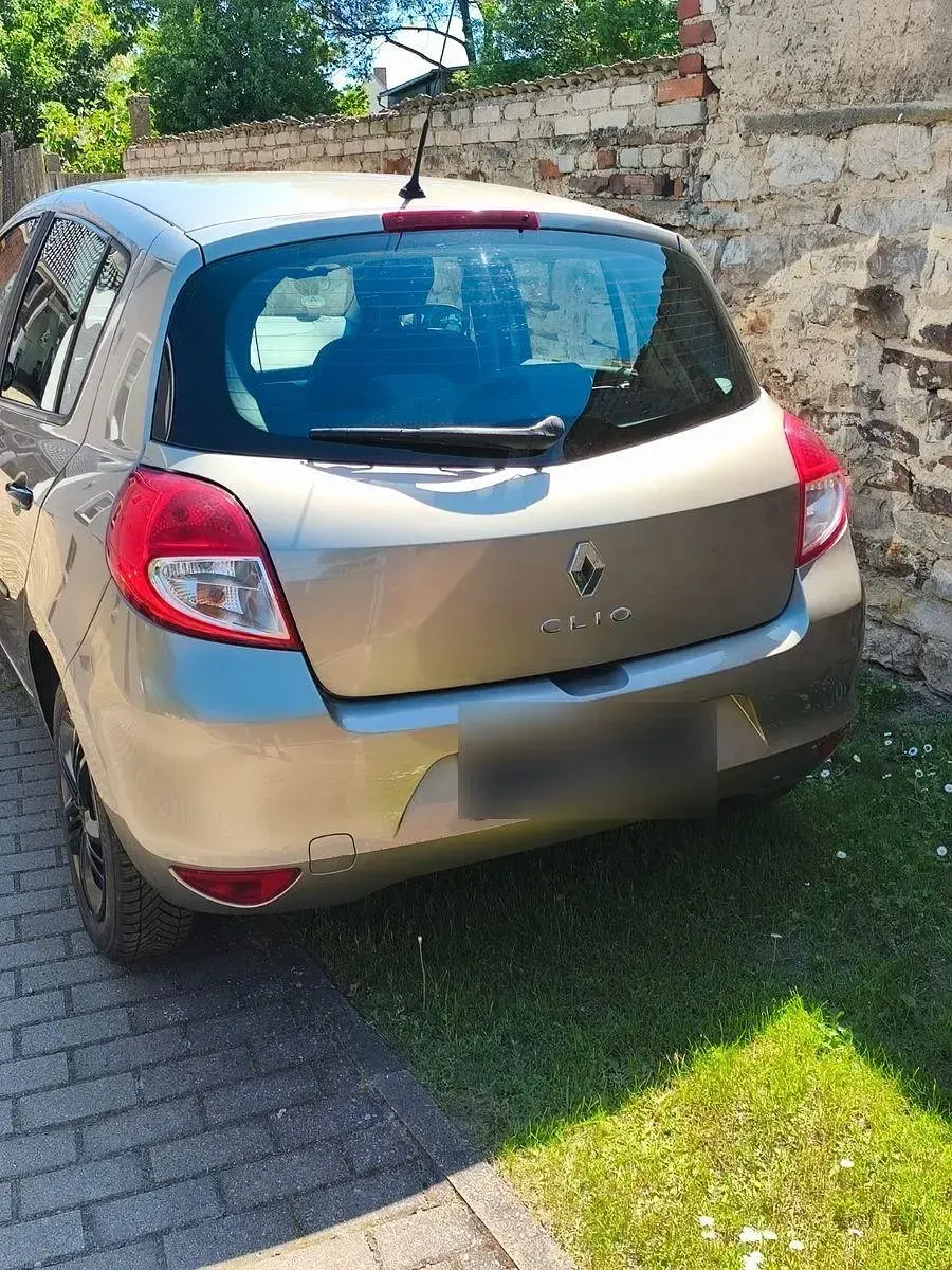 Gebraucht Renault Clio II Expression 75 PS (55 kW) 2009 Beige Kleinwagen