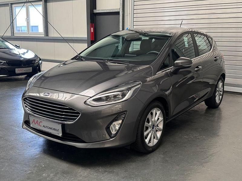 Gebraucht Ford Fiesta Titanium 101 PS (74 kW) 2019 Grau Limousine
