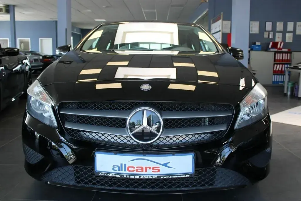 Gebraucht Mercedes A180 122 PS (89 kW) 2014 Nachtschwarz Kleinwagen