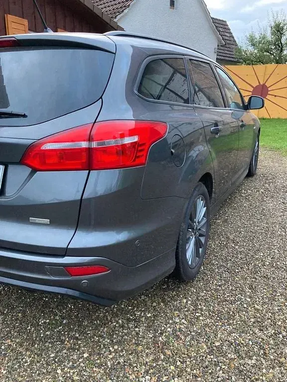Gebraucht Ford Focus ST-Line 125 PS (91 kW) 2017 Blau Limousine