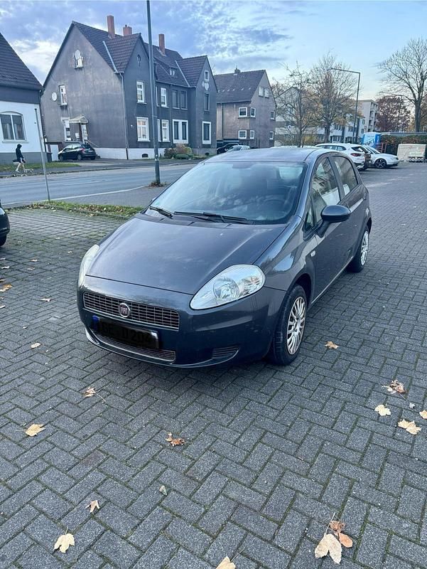 Grau Gebraucht 2009 Fiat Punto Kleinwagen | 1.350 € (Fairer Preis) - Bild 1/4