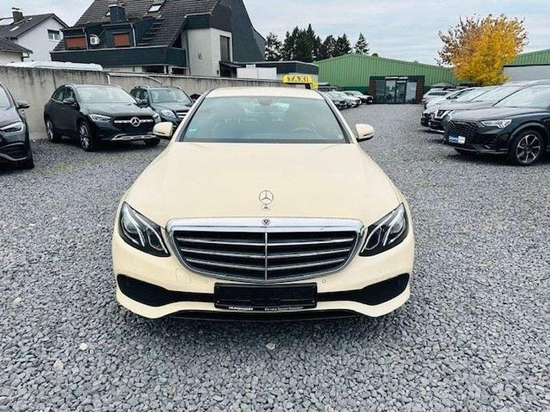 Gebraucht Mercedes E200 160 PS (117 kW) 2019 Hellelfenbein  unilack Limousine