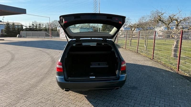 Gebraucht Mercedes E350 292 PS (214 kW) 2010 Schwarz Kombi