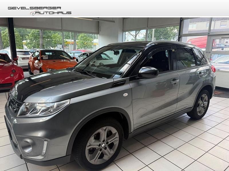 Grau Gebraucht 2018 Suzuki Vitara Comfort SUV | 14.980 € (Fairer Preis) - Bild 1/4