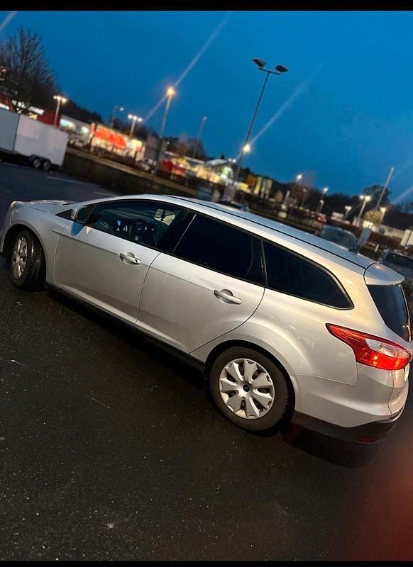 Brugt Ford Focus 130 HK (95 kW) 2012 Sølv Stationcar