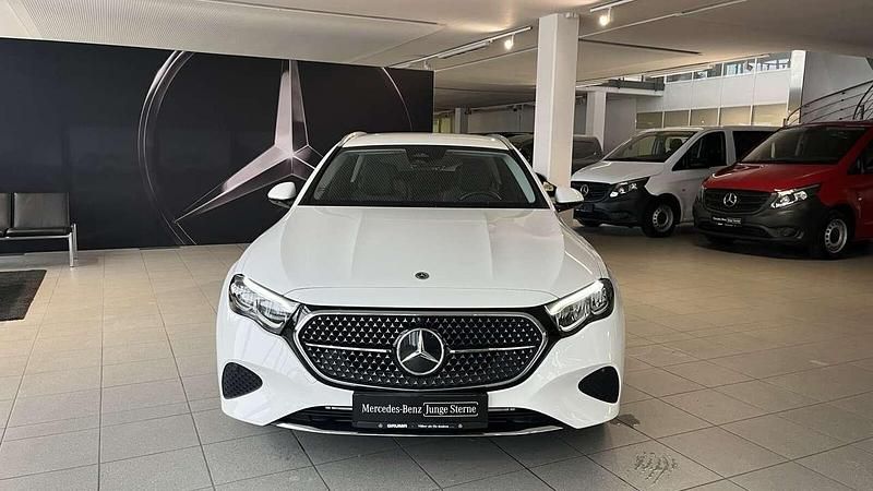 Gebraucht Mercedes E200 Advanced Plus 204 PS (150 kW) 2024 Unilack polarweiß Kombi