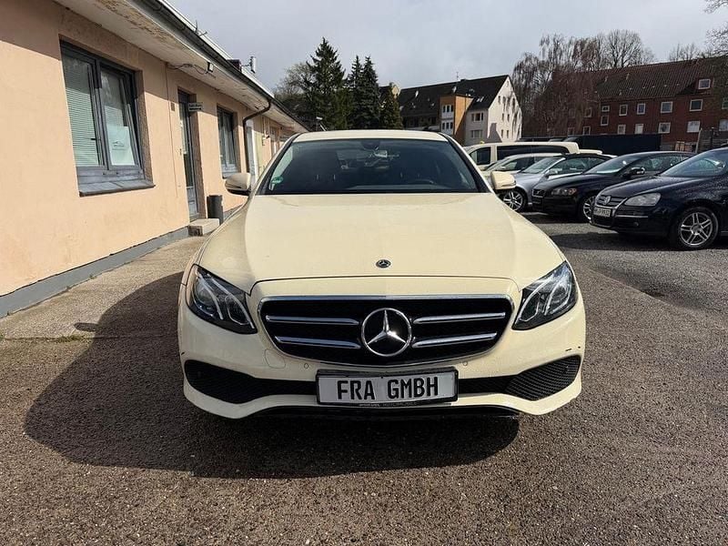 Gebraucht Mercedes E220 194 PS (142 kW) 2020 Beige Limousine