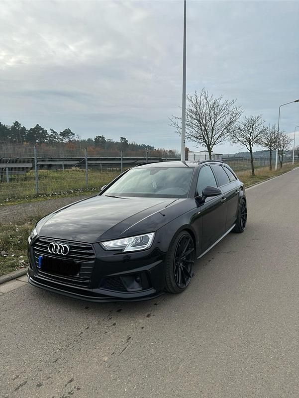 Schwarz Gebraucht 2019 Audi A4 Ambiente Kombi | 20.300 € (Teuer) - Bild 1/4