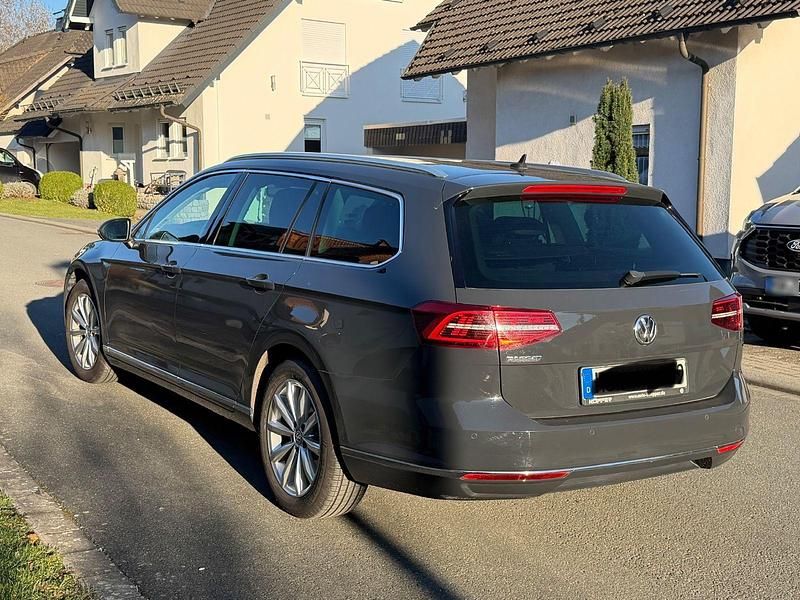 Gebraucht VW Passat Highline 150 PS (110 kW) 2018 Grau Kombi