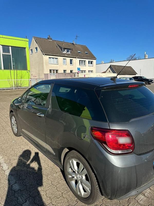 Gebraucht Citroën DS3 68 PS (50 kW) 2012 Grau Kleinwagen