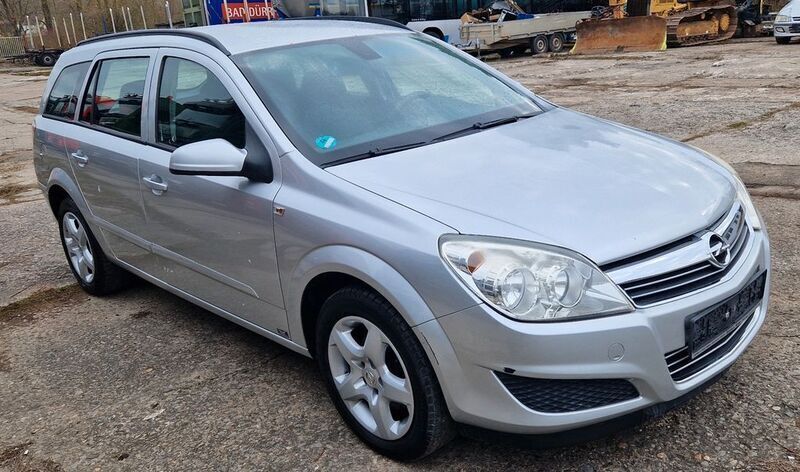 Gebraucht Opel Astra Edition 101 PS (74 kW) 2008 Silber Limousine