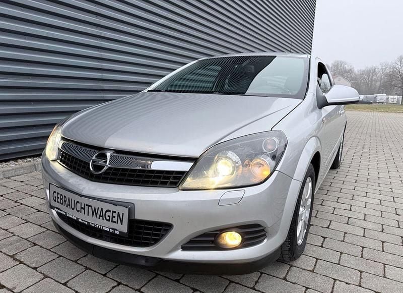 Gebraucht Opel Astra GTC Innovation 140 PS (102 kW) 2010 Argonsilber/sovereign/switchbl Coupé