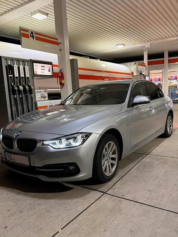Silber Gebraucht 2017 BMW 320 Limousine | 12.900 € (Guter Preis) - Bild 1/4