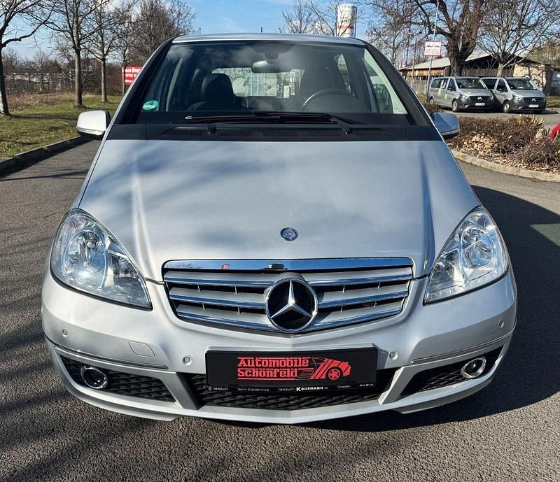 Gebraucht Mercedes A160 Avantgarde 95 PS (69 kW) 2012 Silber Kleinwagen