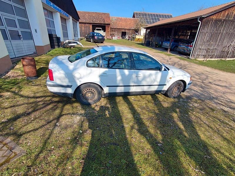 Gebraucht VW Passat 1998 Weiß Limousine