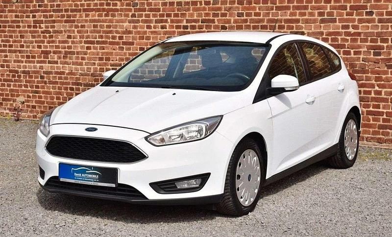 Gebraucht Ford Focus 105 PS (77 kW) 2017 Frostweiß Limousine