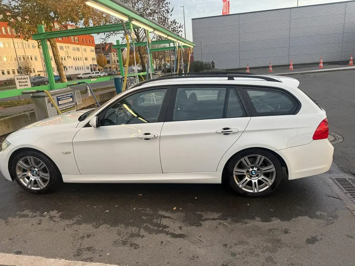 Gebraucht BMW 320 177 PS (130 kW) 2008 Weiß Kombi