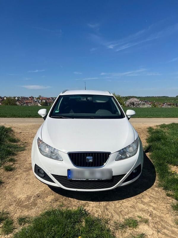 Weiß Gebraucht 2011 Seat Ibiza ST Style Kombi | 4.000 € (Fairer Preis) - Bild 1/4