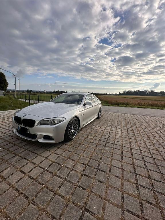 Silber Gebraucht 2011 BMW 530 M Sport Limousine | 19.750 € - Bild 1/4
