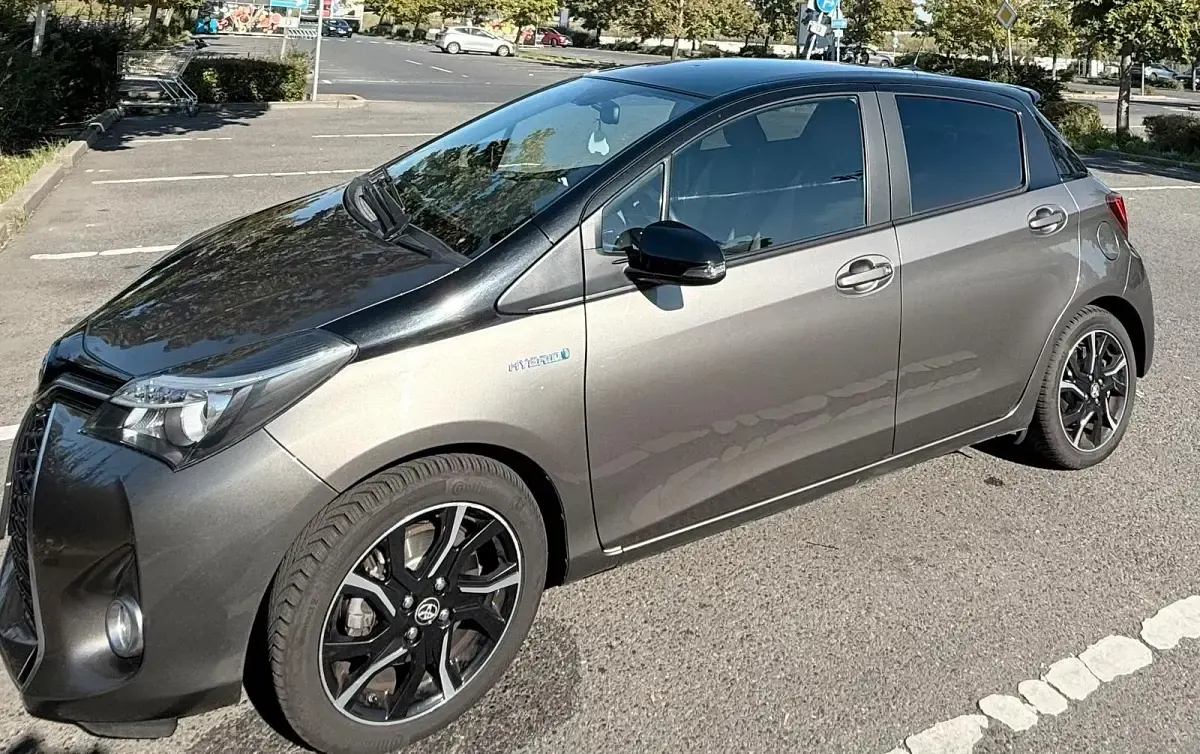 Gebraucht Toyota Yaris Hybrid 100 PS (73 kW) 2016 Kleinwagen