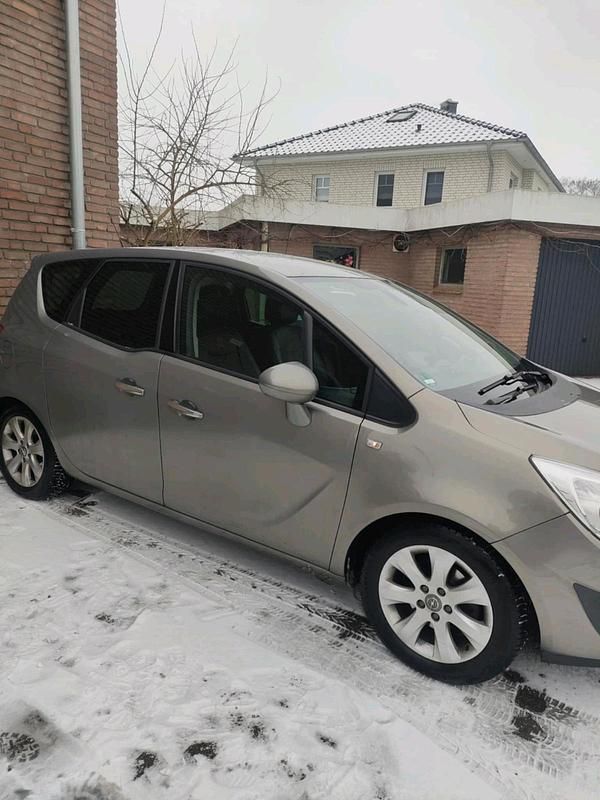 Gebraucht Opel Meriva 90 PS (66 kW) 2012 Silber Van / Kleinbus