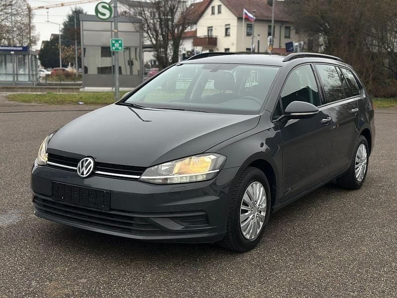 Grau Gebraucht 2017 VW Golf VII Trendline Kombi | 7.499 € (Fairer Preis) - Bild 1/4
