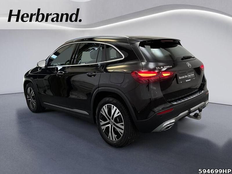 Gebraucht Mercedes GLA200 Progressive 150 PS (110 kW) 2025 Metalliclack kosmosschwarz SUV