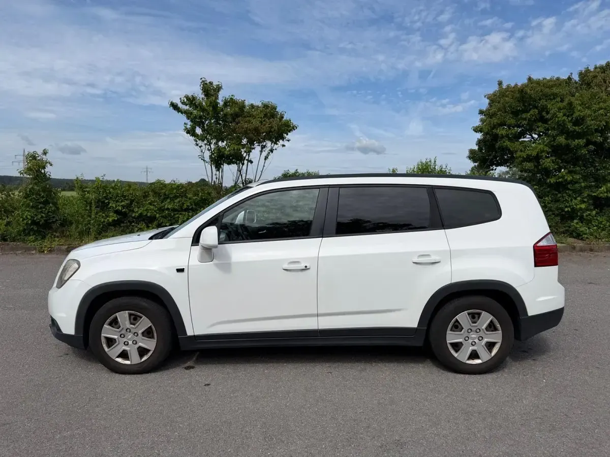 Gebraucht Chevrolet Orlando LS 141 PS (103 kW) 2012 Weiß Van / Kleinbus