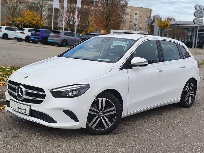 Weiß Gebraucht 2019 Mercedes B250 Van / Kleinbus | 18.900 € (Guter Preis) - Bild 1/4