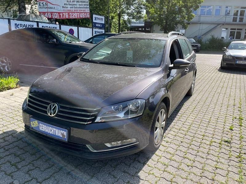 Braun Gebraucht 2011 VW Passat Trendline Kombi | 4.199 € (Superpreis) - Bild 1/4
