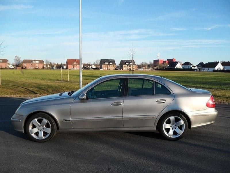 Gebraucht Mercedes E200 Classic 163 PS (119 kW) 2003 Beige Limousine