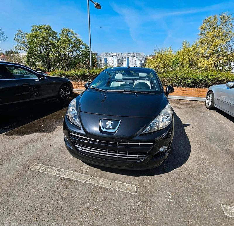 Gebraucht Peugeot 207 CC 120 PS (88 kW) 2013 Schwarz Cabrio