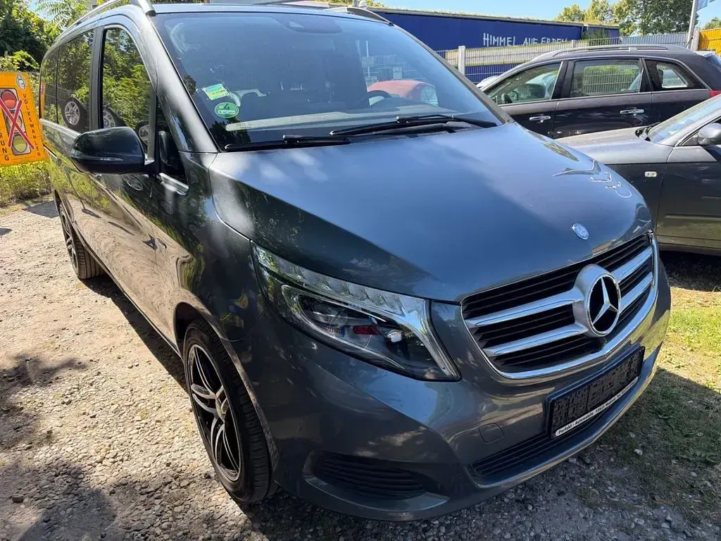 Gebraucht Mercedes V220 Avantgarde Edition 190 PS (139 kW) 2016 Grau Van / Kleinbus