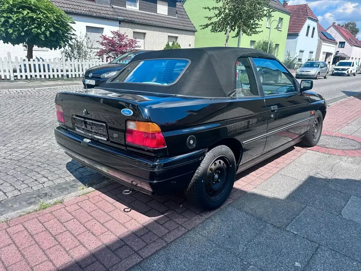 Gebraucht Ford Escort Cabriolet 104 PS (76 kW) 1991 Schwarz Cabrio