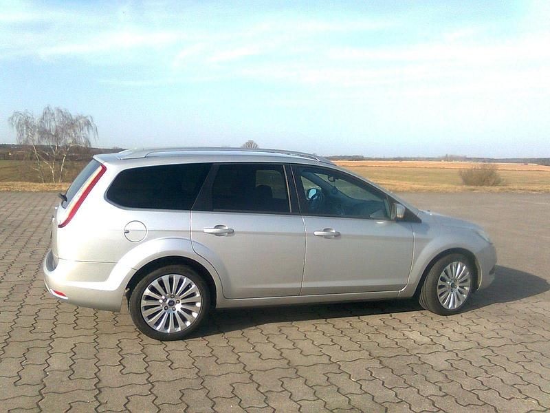 Gebraucht Ford Focus Titanium 101 PS (74 kW) 2009 Silber Kombi