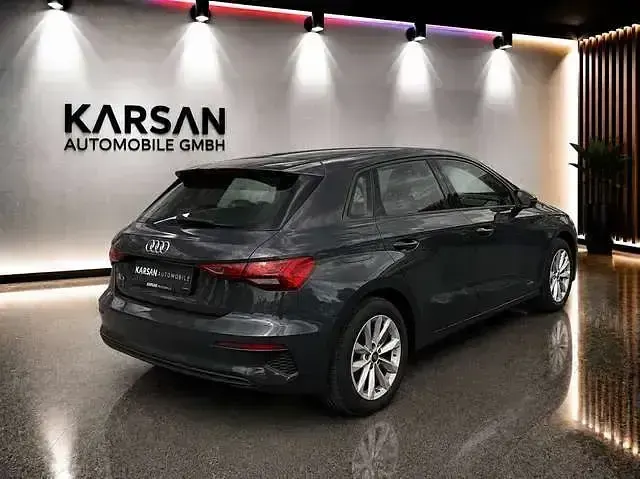 Gebraucht Audi A3 Basis 110 PS (80 kW) 2023 Grau Limousine