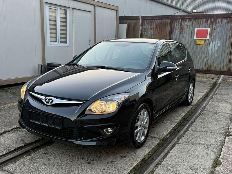 Schwarz Gebraucht 2011 Hyundai i30 Edition Limousine | 3.990 € (Fairer Preis) - Bild 1/4
