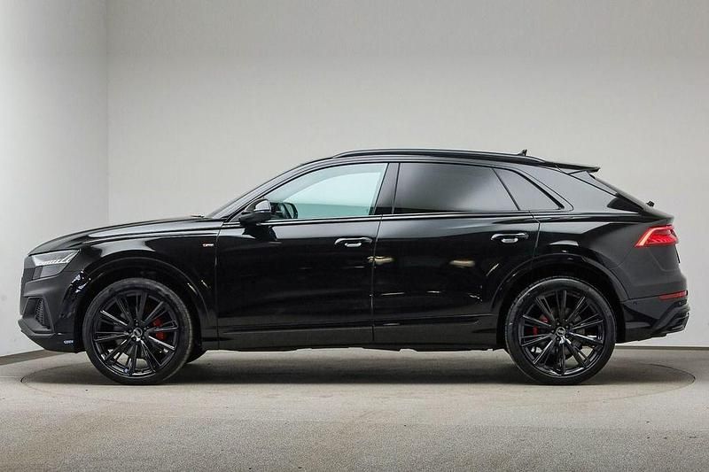 Gebraucht Audi Q8 S-Line 286 PS (210 kW) 2023 Mythosschwarz metallic (metallic) SUV